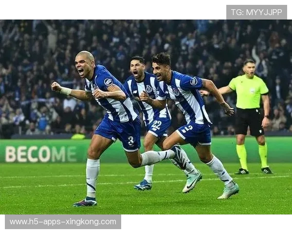 波尔图门前混战补射得手，关键时刻显身手