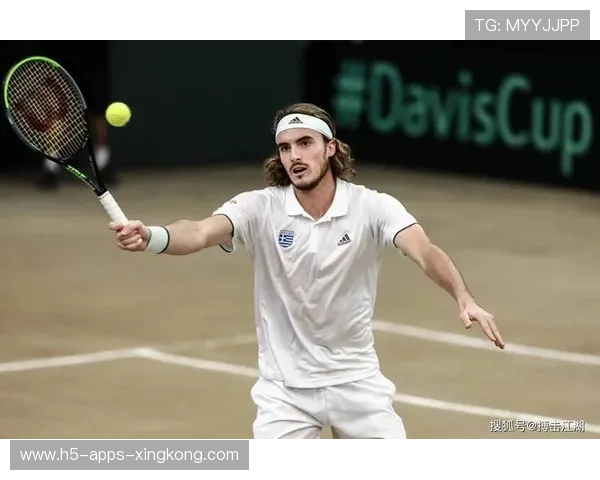 西西帕斯高压扣杀干净利落